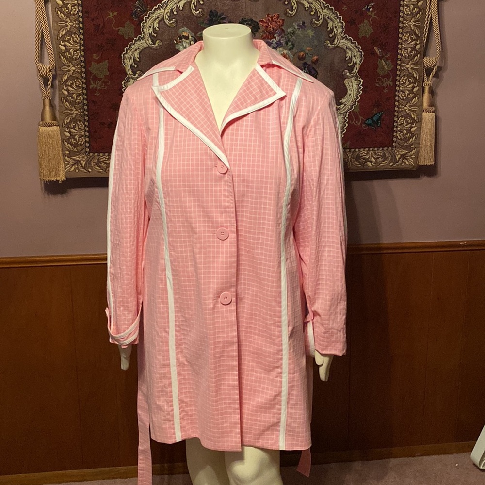 Light Weight Jacket Or House Coat - image 8